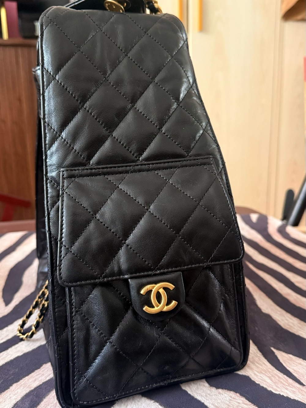 Chanel 25 Large Hobo Bag in Lambskin - Picture 10 of 10